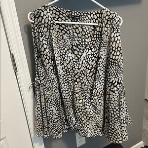 INC Black and White Patterned cold shoulder Women's Top